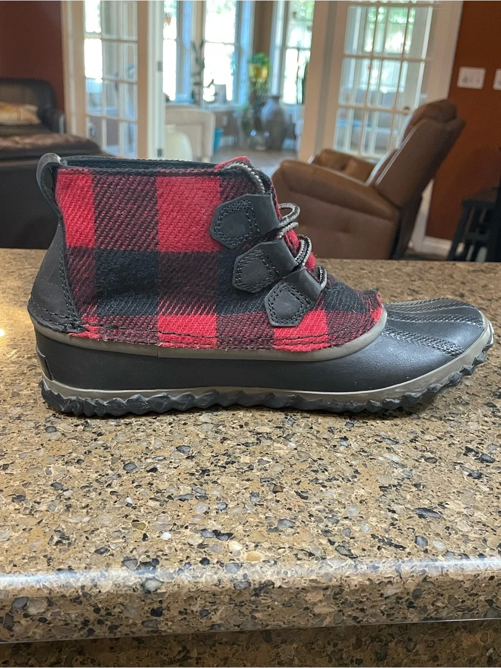 Sorel Out ‘N About 1757741 Sz 7 Red & Black Buffalo Plaid Waterproof Winter Boot